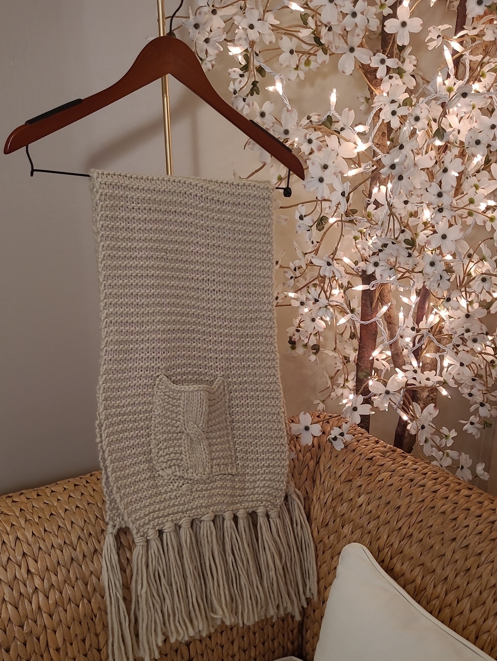 NWOT Very Long And Warm Pocket Tassel Scarf